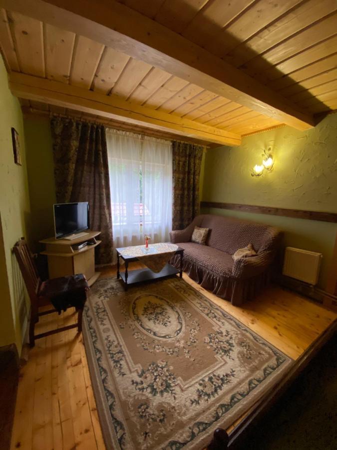 Садиба "У Чубчика" Hotel Jaremcse Kültér fotó